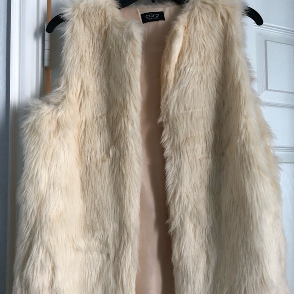 WORN ONLY ONCE FAUX FUR VEST WITH CLOSURE - Picture 1 of 5